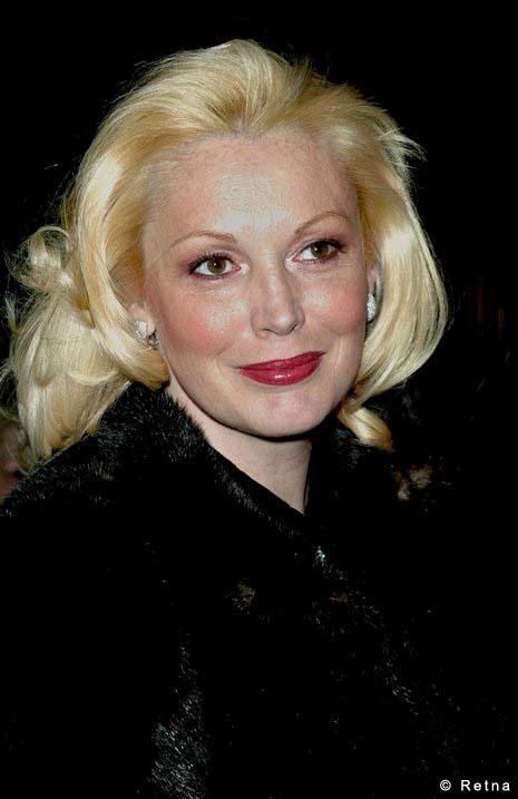 Cathy Moriarty Graduating Highschool, Cathy Moriarty, Raging Bull, Actrices Hollywood, Aging Gracefully, Famous Faces, World Of Fashion, Blonde Hair, Most Beautiful