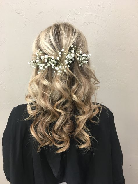 Bridesmaids Hair With Flowers, Prom Hair With Baby Breath Flowers, Wedding Hair With Flowers Half Up, Bride Hair Flowers Half Up, Half Up Half Down Wedding Hair Baby Breath, Simple Wedding Hair With Flowers, Hairstyle With Baby Breath, Wedding Hair Dow, Medium Bridal Hair Down