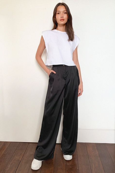 Zara Wide Leg Pants Outfit, Black Satin Wide Leg Pants Outfit, Silk Wide Leg Pants Outfit, Satin Wide Leg Pants Outfit, Silky Pants Outfit, Satin Pants Outfit Casual, Black Satin Pants Outfit, Silk Trousers Outfit, Satin Trousers Outfit