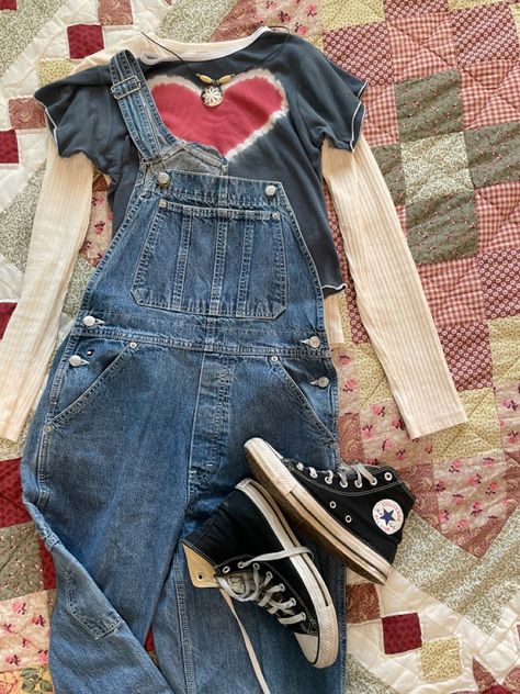 Mall Trip Outfit, Denim Overalls Outfits, Michigan Aesthetic Outfits, Outfits To Wear With Black Boots, 90s Outfits Overalls, 2000s Overalls Outfit, Hand Me Down Clothes Aesthetic, Colorful Clothing Aesthetic, Childhood Outfits