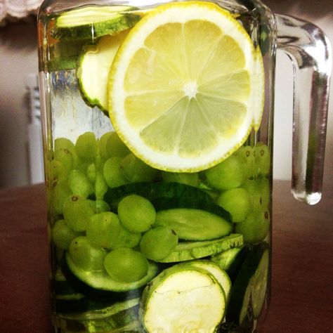 Detox water: Zucchini, lemon, cucumber, and grape. Lemon Cucumber, Eating Tips, Drink More Water, Detox Water, Healthy Eating Tips, Cucumber, Zucchini, Grapes, Healthy Eating