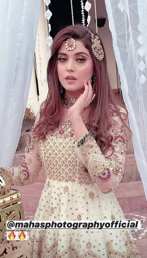 Jhoomar Hairstyles Pakistani, Function Hairstyles, Kanwal Aftab, Kubra Khan, Pakistani Bridal Hairstyles, Hairstyles For Natural Hair, Nice Couple, Nikah Dress, Pakistani Women Dresses