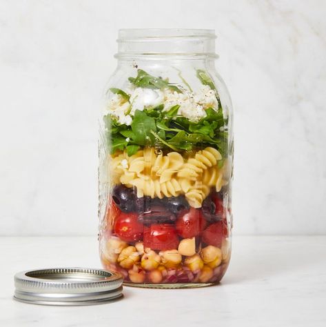 Make-Ahead Meals to Fill up Your Fridge and Freezer Pasta Salad In A Jar, Salad In Jar, Chickpea Pasta Salad, Vegetarian Pasta Salad, Protein Veggies, Recipes Protein, Salad Jar Recipe, Jar Salad, Mason Jar Salad Recipes