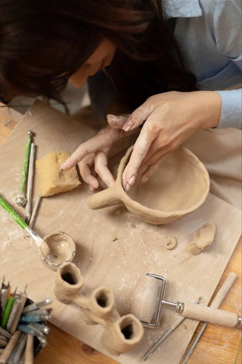 Throwing Clay Aesthetic, Pottery Class Outfit, Pottery Class Aesthetic, Pottery Training, Clay Workshop, Throwing Clay, Pottery Lessons, Pottery Workshop, Ceramic Workshop