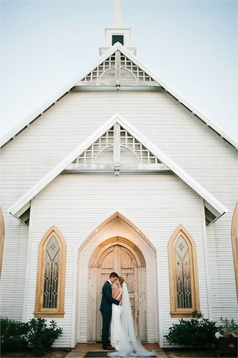 Foto Chapel Wedding, Church Wedding, Wedding Photo Inspiration, Wedding Photography Inspiration, Wedding Pics, Here Comes The Bride, Trendy Wedding, Mr Mrs, Wedding Pictures