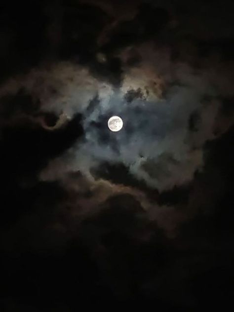 🌙🌚 Pretty Moon, Night Sky Photography, Outdoor Aesthetic, Nice Places, Dream Anime, Moon Pictures, 8k Wallpaper, Sky Pictures, Beauty Art Drawings