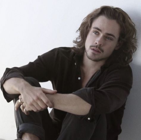 Dacre Montgomery Long Hair, Himym Stickers, Billy Hargrove, He Has A Girlfriend, Dacre Montgomery, Billy Boy, Creative Writing Tips, Human Reference, Ewan Mcgregor