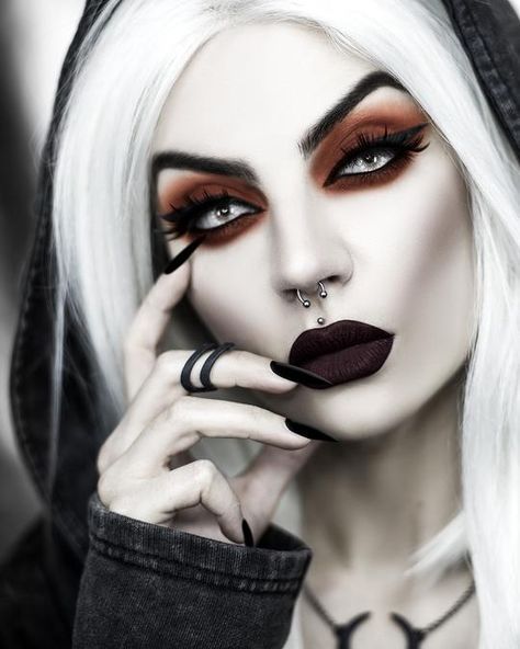 (1) Teresa Zombie (@teresaa62844813) / Twitter Maquillage Goth, Halloween Makeup Witch, Fantasy Make-up, Halloweenský Makeup, Halloween Make-up Looks, Vampire Makeup, Scene Girl, Witch Makeup, Halloween Makeup Inspiration