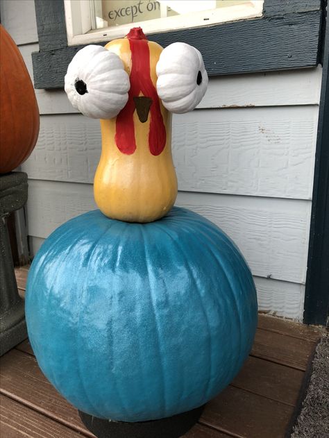 Hei hei from Moana Hei Hei Moana, Halloween Pumpkin Crafts, Creative Pumpkin Decorating, Creative Pumpkin Painting, Cute Pumpkin Carving, Pumpkin Decorating Contest, Halloween Decor Diy, Pumpkin Contest, Halloween Pumpkin Designs