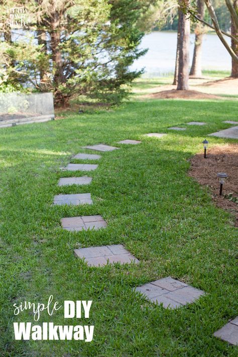 Paver Stone Walkway, Pavers Walkway, Stepping Stone Walkways, Pavers Diy, Diy Patio Pavers, Flagstone Walkway, Landscape Pavers, Backyard Walkway, Walkway Landscaping