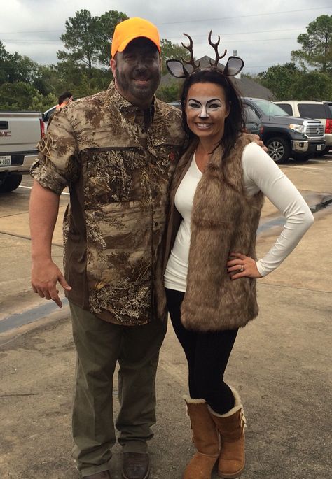 DIY Hunter & Deer Costume | Your Costume Idea for Halloween, Mardi Gras and Carnival Deer Costume Diy, Diy Deer Costume, Deer And Hunter Costume, Deer Halloween Costumes, Deer Halloween, Hunter Costume, Hunter Deer, Meme Costume, Diy Couples Costumes