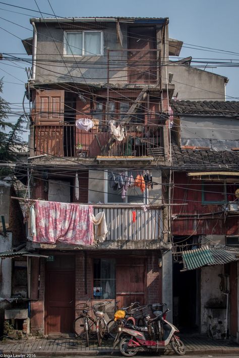 Shanty Town, Urban Architecture, Urban Sketching, Environment Design, Old Building, Futuristic Architecture, Environment Concept Art, Old Buildings, Urban Photography