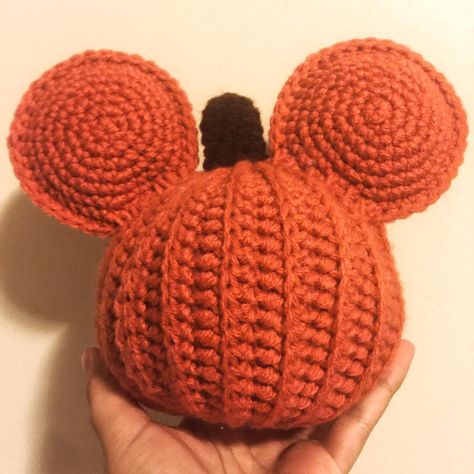 Crochet Mickey Mouse Pumpkin Pattern Free, Disney Halloween Crochet Patterns, Mickey Mouse Pumpkins Crochet, Crochet Mickey Pumpkin Pattern, Crochet Buissnes, Crocheted Mickey Mouse Pumpkin, Crochet Patterns Quick, Crochet Spooky, Pumpkin Patterns Free