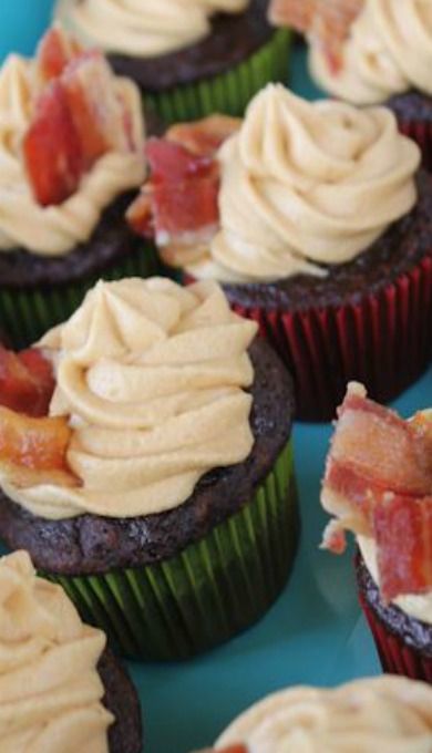 Chocolate Cupcakes with Dulce de Leche Buttercream and Candied Bacon Candied Bacon Cupcakes, Moist Chocolate Cupcakes, Chocolate Cupcakes Moist, Chocolate Bacon, American Desserts, Caramel Frosting, Recipes Chocolate, Candied Bacon, Unsweetened Chocolate