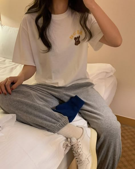 Casual Home Outfits, Boyish Outfits, Korean Casual Outfits, Outfit Inspo Casual, Casual Day Outfits, Lazy Outfits, Fashionista Clothes, Ulzzang Fashion, Home Outfit