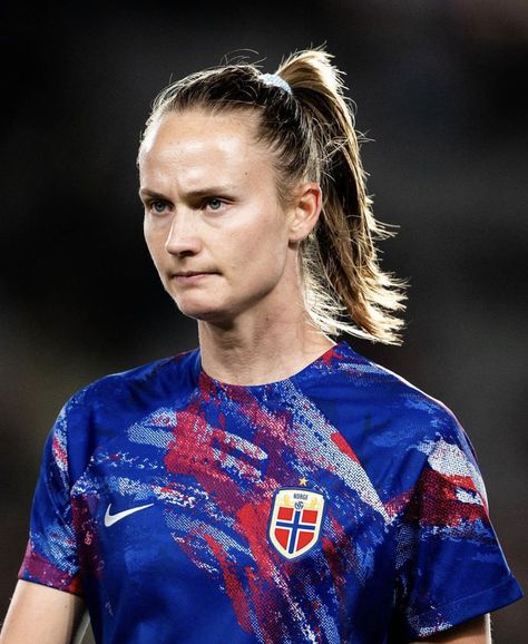 Caroline Graham Hansen, Womens Football, Football Wallpaper, Professional Women, Fc Barcelona, Norway, Soccer, Football, On Twitter