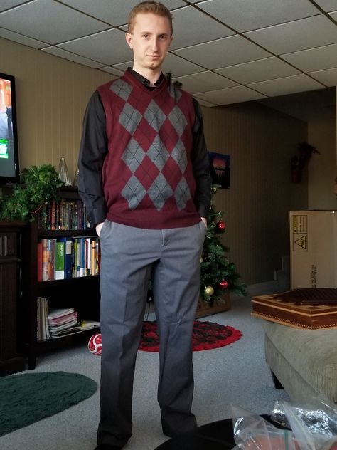 Sweater vest outfit, business casual, male fashion. Teacher Outfits Men, Male Teacher Outfits, Business Casual Male, Thanksgiving Play, Art Teacher Outfits, Vest Outfits Men, Teacher Outfits Elementary, Mens Work Outfits, Khaki Sweater