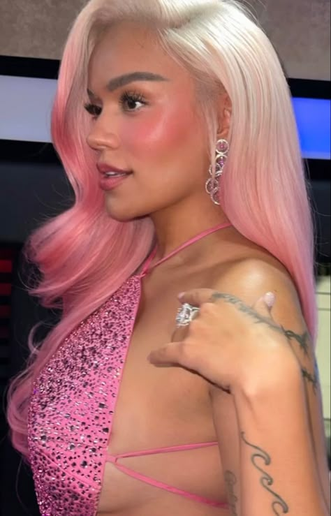 Looks Com Short, Barbie The Movie, Light Pink Hair, Belly Dancing Videos, Wine Hair, G Hair, Celebrity Plastic Surgery, Blonde With Pink, Soft Glam Makeup