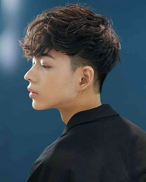 28 Textured Fringe Haircuts Men Are Getting Right Now Messy Fringe, Mens Haircuts Short Hair, Crop Haircut, Men Haircut Curly Hair, Asian Haircut, Textured Haircut, Taper Fade Haircut, Mens Hairstyles Thick Hair, Asian Man