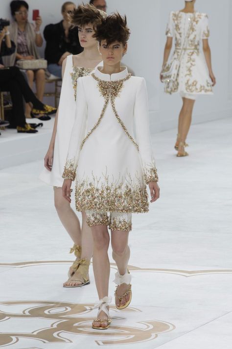 Chanel Fall 2014, Couture 2014, Moda Chanel, Collection Couture, Mode Chanel, Chanel Couture, Chanel Haute Couture, Fashion Friday, Couture Runway