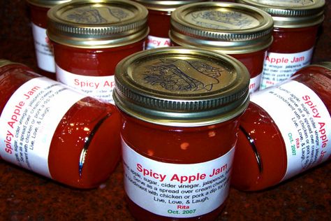 Apple pepper jam Garlic Jam, Apple Jam Recipe, Hot Pepper Jelly, Canning Food Preservation, Apple Jelly, Apple Jam, Apple Season, Pepper Jelly, Jam Recipe