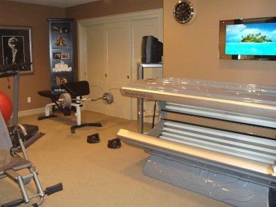 Tanning Room Ideas, Self Tanning Tips, Tanning Room, Tanning Bed Lotion, Lord Have Mercy, Safe Tanning, Workout Room Home, Gym At Home, Best Lotion