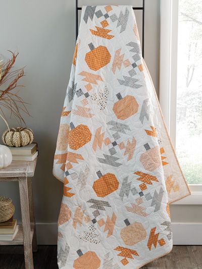 Beginner Quilting Projects Simple, Pumpkin Quilts Patterns, Ember Quilt Pattern, Fall Decor Sewing Projects, Cow Quilt Pattern Free, Fall Quilting Projects, Blanket Patterns Sewing, Easy Quilts For Beginners, Pumpkin Quilts