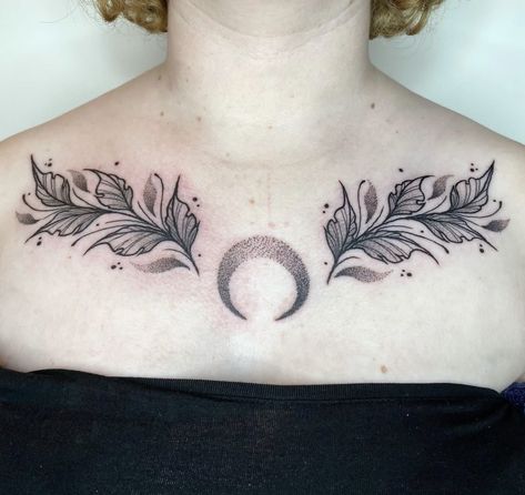 Flower Collar Tattoo, Witchy Collarbone Tattoo, Goth Collar Bone Tattoo, Collar Bone Tattoo Moon, Moon Collar Bone Tattoo, Moon Chest Tattoo Female, Apprentice Aesthetic, Bone Tattoo Design, Floral Collar Bone Tattoo