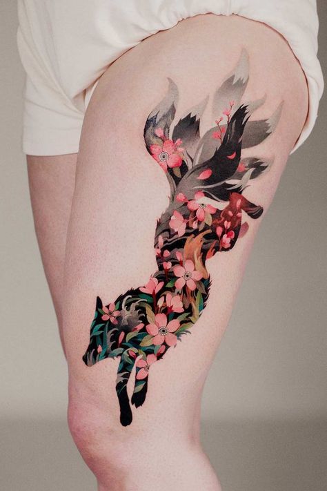 Fox Thigh Tattoo, Back Tattoo Full, Tattoo Full Back, Front Thigh Tattoos, Kitsune Tattoo, Watercolor Tattoo Sleeve, Wolf Tattoos For Women, Tatuaje Cover Up, Tattoo Cross