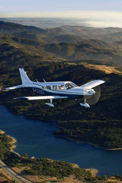 Piper Cherokee Six Piper Warrior Plane, Piper Warrior, Pilots License, Piper Cherokee, Plane Aesthetic, Pilot Career, Piper Aircraft, Jet Privé, Small Plane