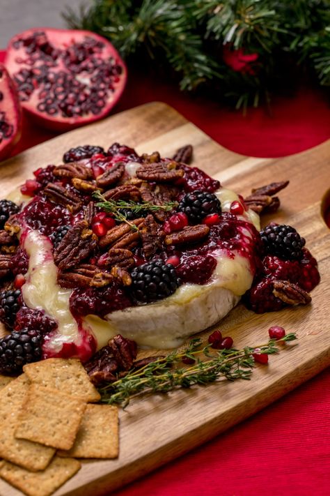 Recipes For Dinner Party, Warm Appetizers, Blackberry Compote, Party Bites, Healthy Thanksgiving Recipes, Sugared Pecans, Brie Recipes, Savory Foods, Healthy Thanksgiving