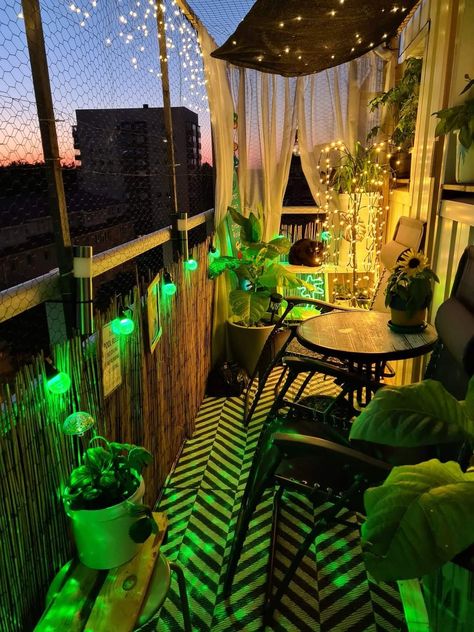 College Balcony Ideas, Vibey Apartment Balcony, Apartment Porch Ideas, Whimsical Living Room, Apartment Porch, Boho House Decor, Living Room Wall Decoration, Hanging Gardens, Cozy Backyard