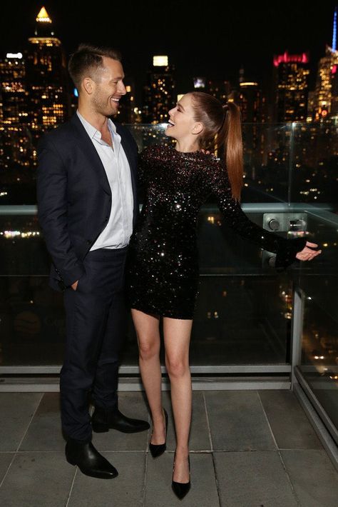 Zoey Deutch Boyfriend, Zoey Deutch, Glen Powell, Football Love, Chick Flicks, Press Tour, Cute Couples Photos, Best Series, Music Star