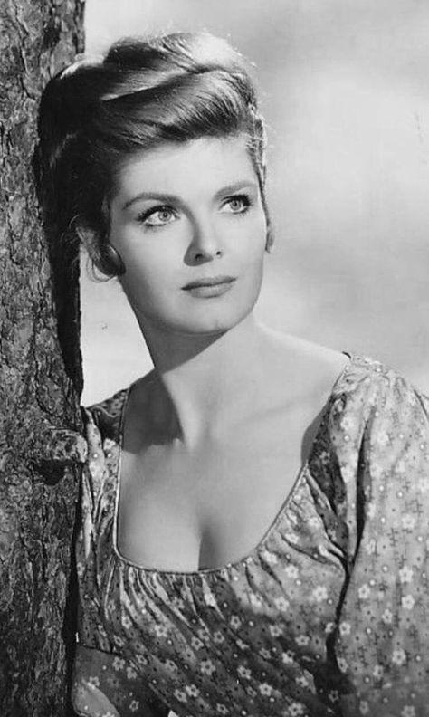 Rebecca Boone, Patricia Blair, Thomas Moore, Daniel Boone, Perry Mason, Tv Westerns, Retro Beauty, Red Heads, Digital Creator