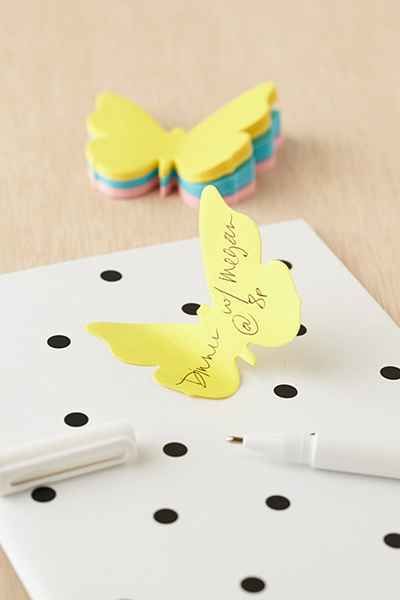 $5 - Butterfly Sticky Notes Pack Butterfly Sticky Note, Butterfly Notes, Butterfly Office, Sticky Note Crafts, Cool Office Supplies, Technology Diy, Notes Craft, Stationery Essentials, 3d Printer Diy