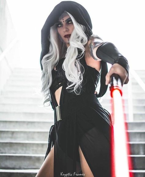 Sith cosplay Lady Sith Cosplay, Sith Halloween Costume Women, Female Sith Makeup, Star Wars Sith Makeup, Sith Lord Makeup Female, Sith Makeup Star Wars Female, Sith Costume Female, Female Sith Costume, Sith Outfit Female