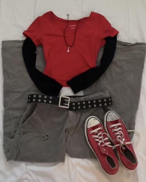 Red Converse Outfit, Retro Outfit, Red Converse, Downtown Outfits, Outfits With Converse, 2000s Fashion Outfits, Swaggy Outfits, Really Cute Outfits, Outfit Style