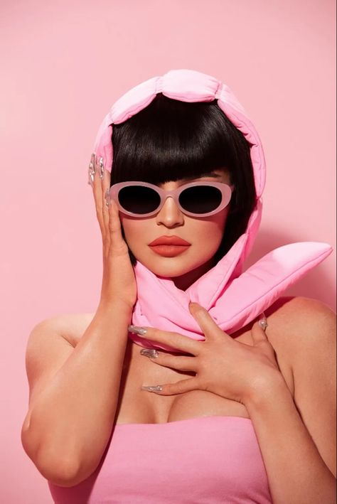 26.6.21 | Kylie Cosmetics Kim Kardashian Photoshoot, Kylie Jenner Photoshoot, Kylie Jenner Selfies, King Kylie, Grad Photos, Kylie Cosmetics, Pop Up Shop, Maquillaje De Ojos, Kim Kardashian