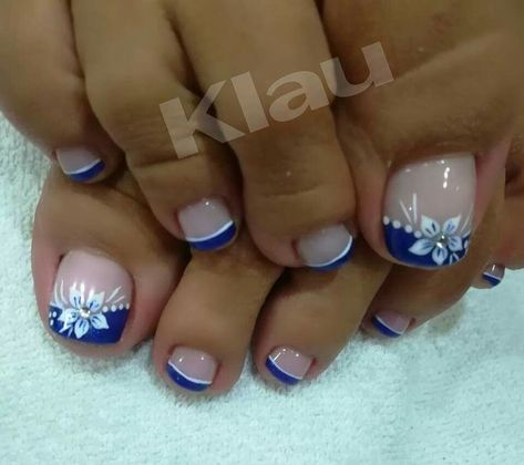 blue #naildesign Blue Toenails, Toenails Designs, Blue Toe Nails, Toenail Art Designs, Feet Nail Design, Pedicure Designs Toenails, French Pedicure, Gel Toe Nails, Toe Nail Color