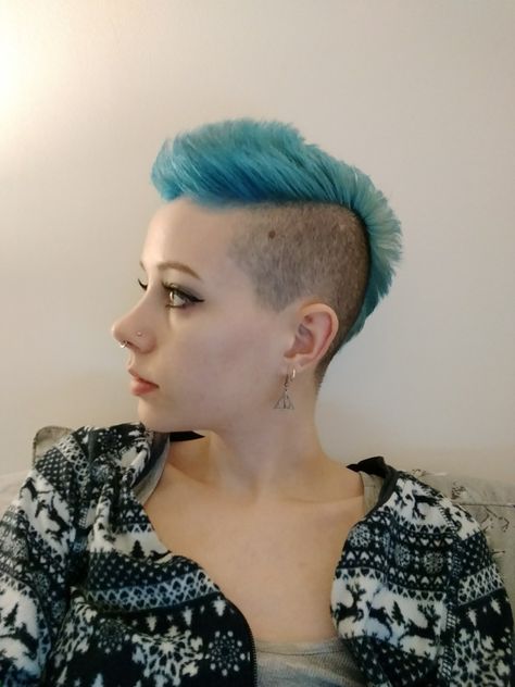 Blue mohawk Blue Mohawk Woman, Super Short Mohawk For Women, Short Mohawk Women, Short Mohawk Hairstyles For Women, Mini Mohawk, Blue Mohawk, Short Hair Mohawk, Female Mohawk, Mohawk Hair