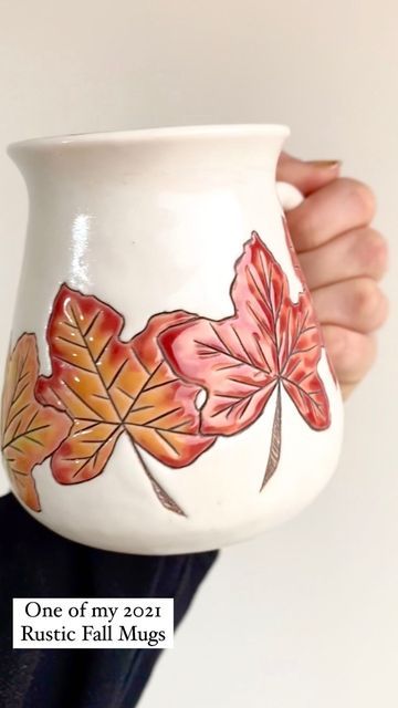 Fall Pottery Ideas Painting, Painting Bowls Ideas Easy, Fall Themed Pottery, Pottery Painting Autumn, Fall Pottery Painting Ideas, Autumn Pottery Painting, Autumn Ceramic Painting, Fall Pottery, Fall Mugs