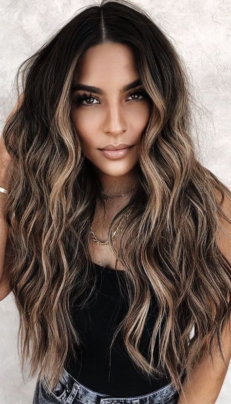 El mejor Color de Pelo para Morenas Baylage Hair, Rambut Brunette, Brunette Hair With Highlights, Gorgeous Hair Color, Dark Hair With Highlights, Brown Hair With Blonde Highlights, Brown Hair Balayage, Summer Hair Color For Brunettes, Hair Makeover