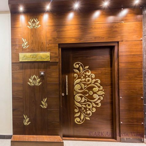 Small Flat, Cosy Interiors: modern Houses by ARK Architects & Interior Designers Indian Main Door Designs, Best Door Designs, Plates Ideas, House Main Door, House Main Door Design, Modern Gate, Main Entrance Door Design, Front Door Design Wood, Wooden Front Door Design