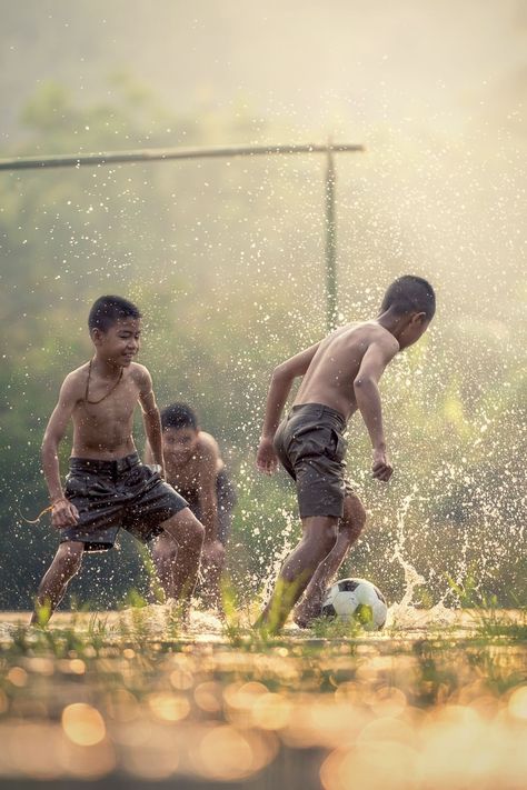 How to Catch a Football Effortlessly Every Time || #How to Catch a Football Effortlessly Every Time || #black background # #background #wallpaper #images #Photos #Pictures #Illustrations #Vectors #Collections Street Soccer, Football Fever, Soccer Tournament, Vietnam Voyage, Soccer Art, Football Photography, Black Background Photography, Football Quotes, Football Kids