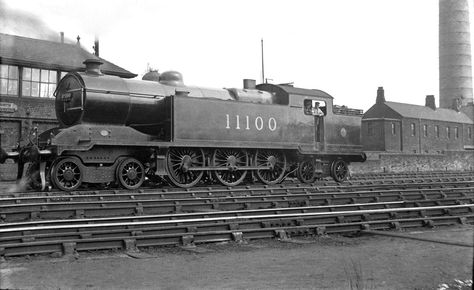 The Furness Railway 115 class was a class of five 4-6-4 (or Baltic) tank locomotives of the Furness Railway Uk Outline, Railroad Art, Holiday Train, Steam Railway, Buses And Trains, Model Railways, Old Trains, British Rail, Southern Region