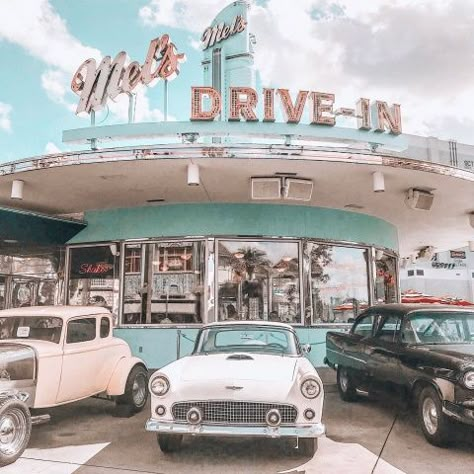 Diner Aesthetic, 50s Aesthetic, Beach Wall Collage, Collage Mural, Bedroom Wall Collage, Shotting Photo, Picture Collage Wall, Photo Wall Collage, Retro Wallpaper