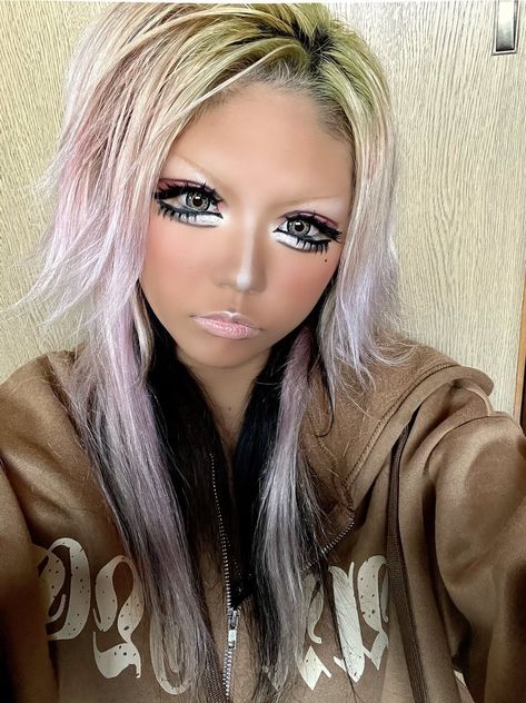 Ganguro Makeup Tutorial, Ganguro Makeup, Goshikku Gyaru, Gal Makeup, Fun Eyeshadow, Gyaru Hair, Gyaru Aesthetic, Gyaru Makeup, Instagram Photoshoot