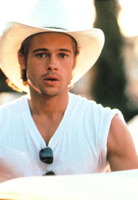 Brad Pitt in Thelma and Louise Hot Celebrity Guys, Movie Character Outfits, Brad Pitt Pictures, Thelma And Louise, The Last Ride, Brad And Angelina, Brad Pitt And Angelina Jolie, Thelma Louise, Mickey Rourke