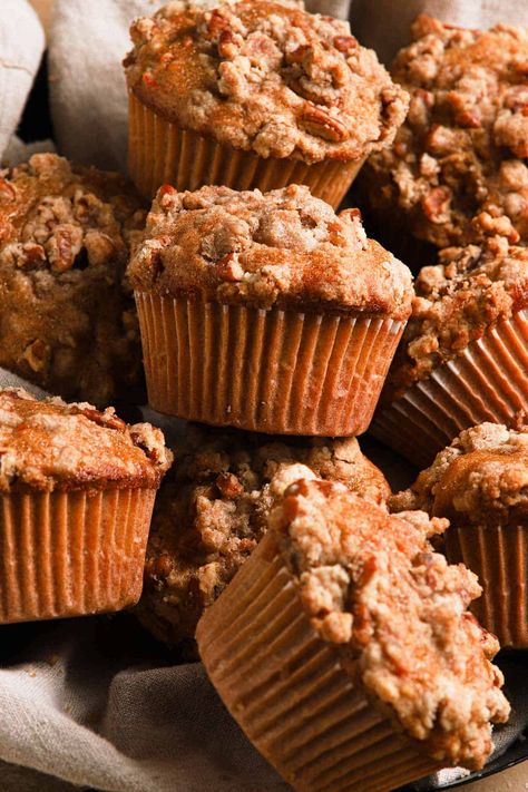 Chocolate Breakfast Muffins, Raspberry And White Chocolate Muffins, Muffins With Streusel Topping, Carrot Muffin Recipe, Carrot Cake Muffins, Carrot Muffins, Shredded Carrots, Cake Muffins, Sweet Muffin