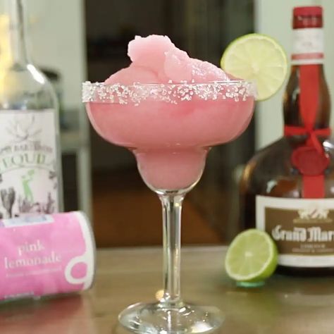 Frozen Pink Lemonade Margarita - Tipsy Bartender Pink Margarita Recipe, Lemonade Margarita Recipe, Coconut Lime Margarita Recipe, Margarita Bars, Frozen Pink Lemonade, Pink Lemonade Margarita, Lemonade Margarita, Pink Margarita, Margarita Monday